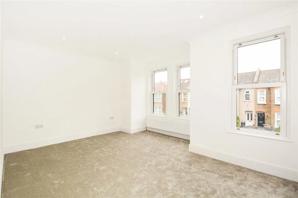 5 bedroom terraced house for rent