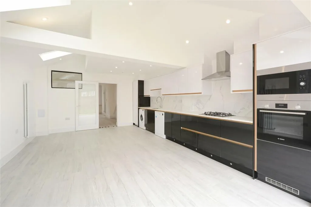 5 bedroom terraced house for rent