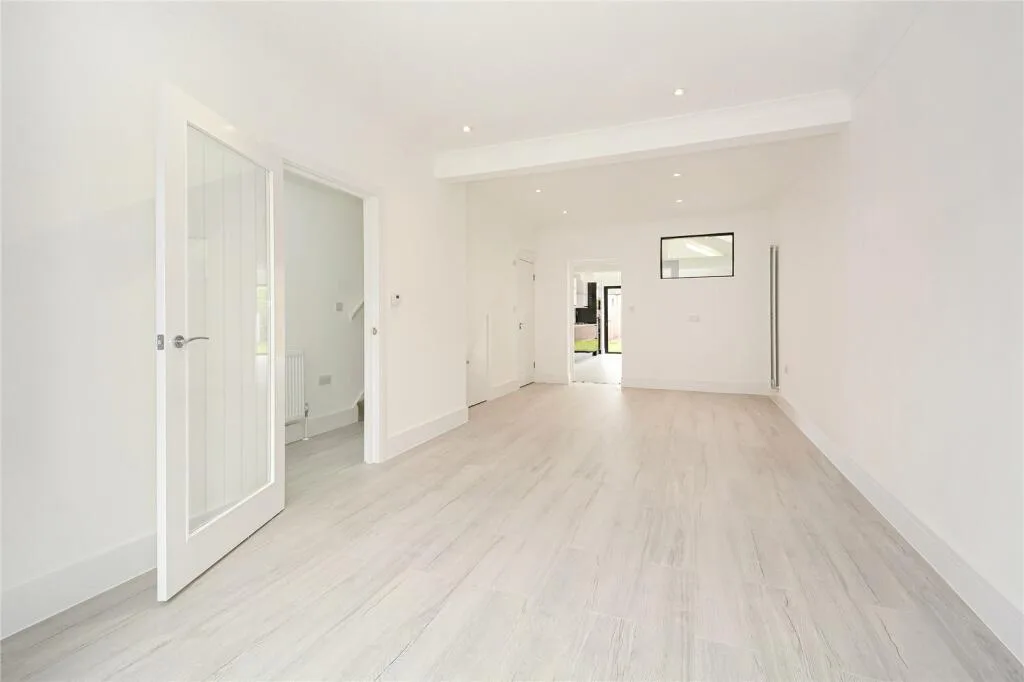 5 bedroom terraced house for rent