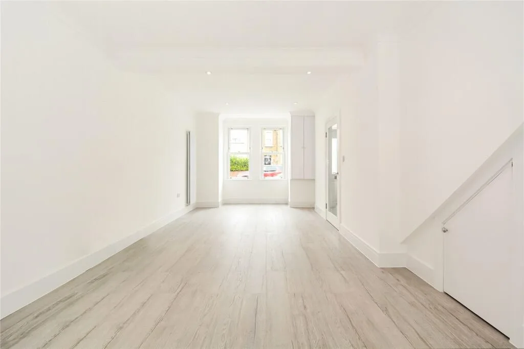5 bedroom terraced house for rent