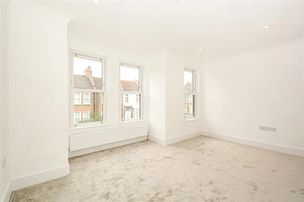 5 bedroom terraced house for rent