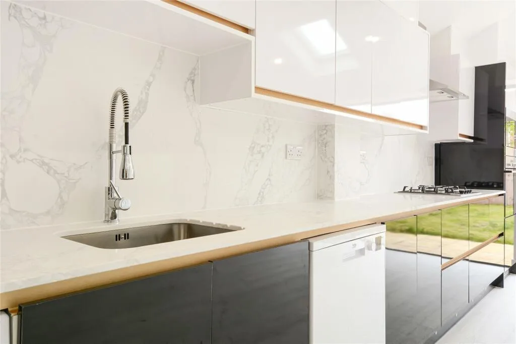 5 bedroom terraced house for rent