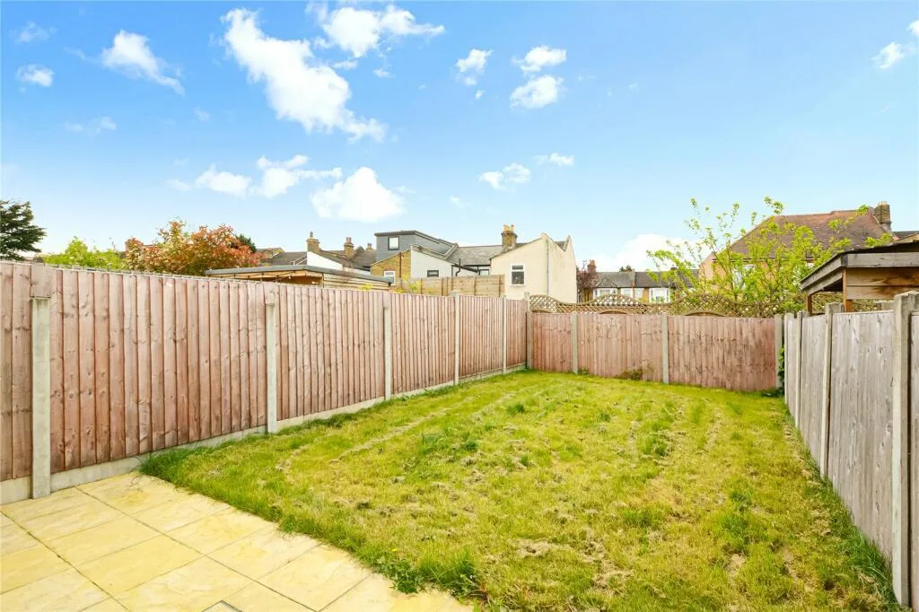 5 bedroom terraced house for rent