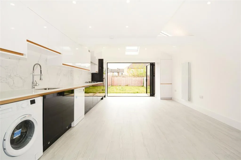 5 bedroom terraced house for rent