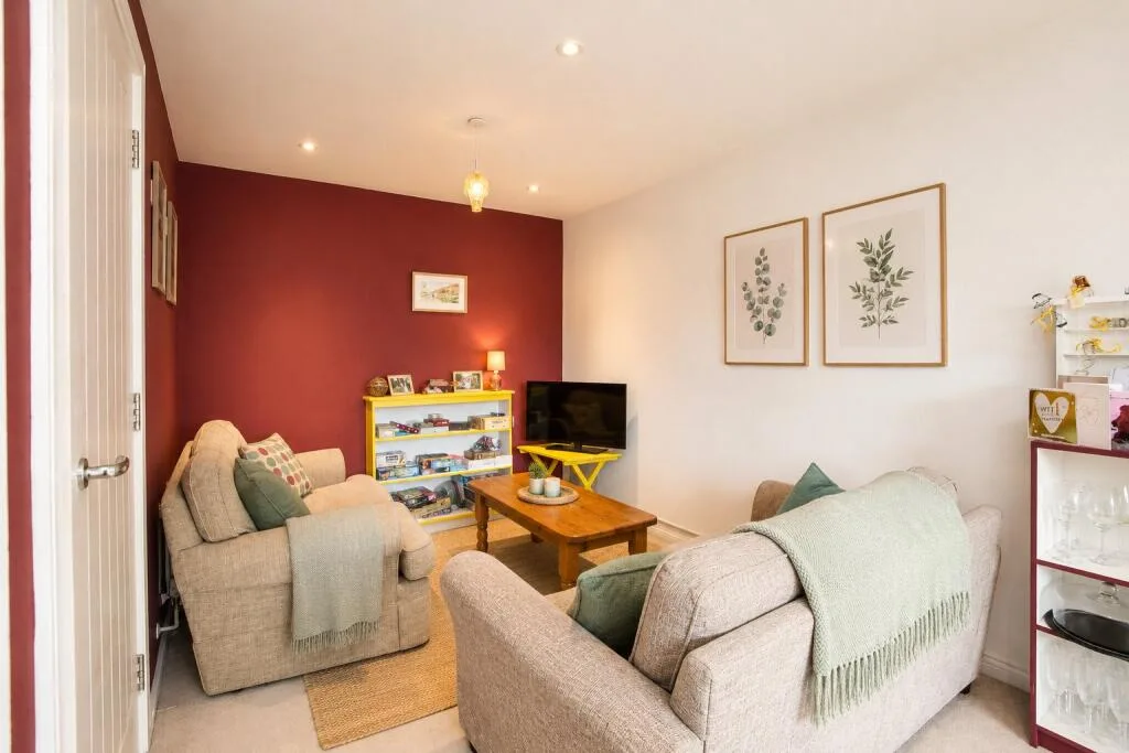 3 bedroom semi-detached house for rent