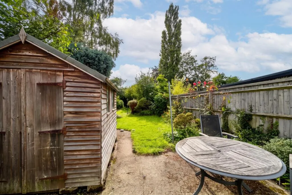 4 bedroom semi-detached house for rent