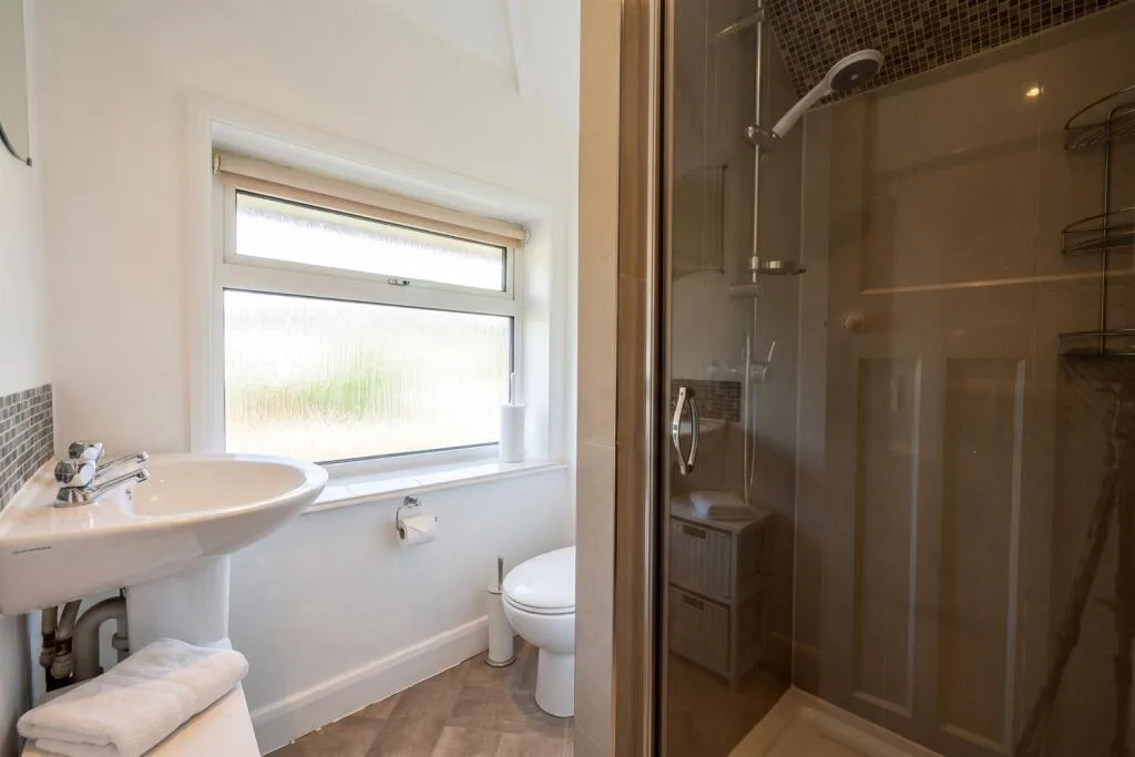 4 bedroom semi-detached house for rent