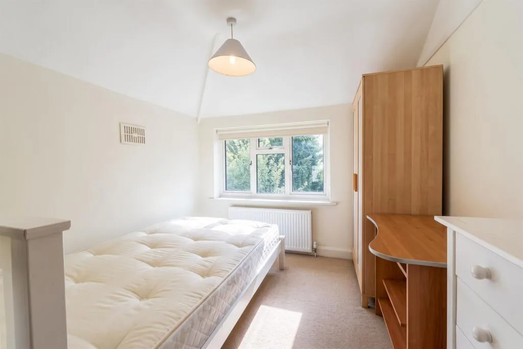 4 bedroom semi-detached house for rent