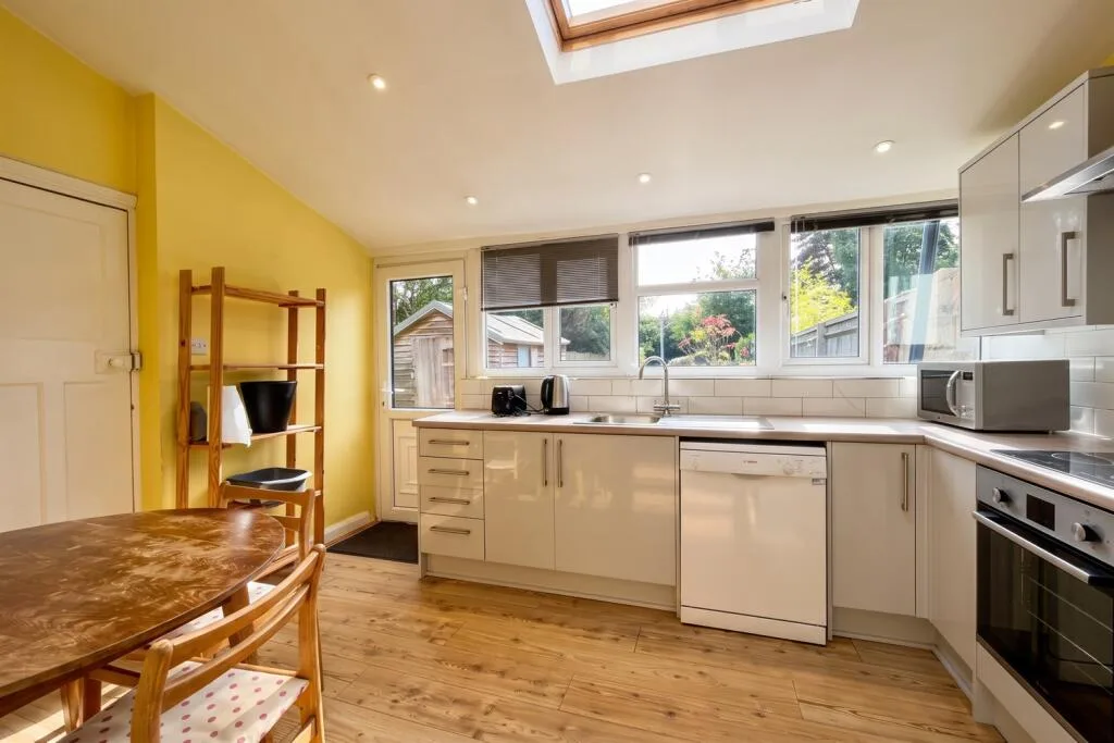 4 bedroom semi-detached house for rent