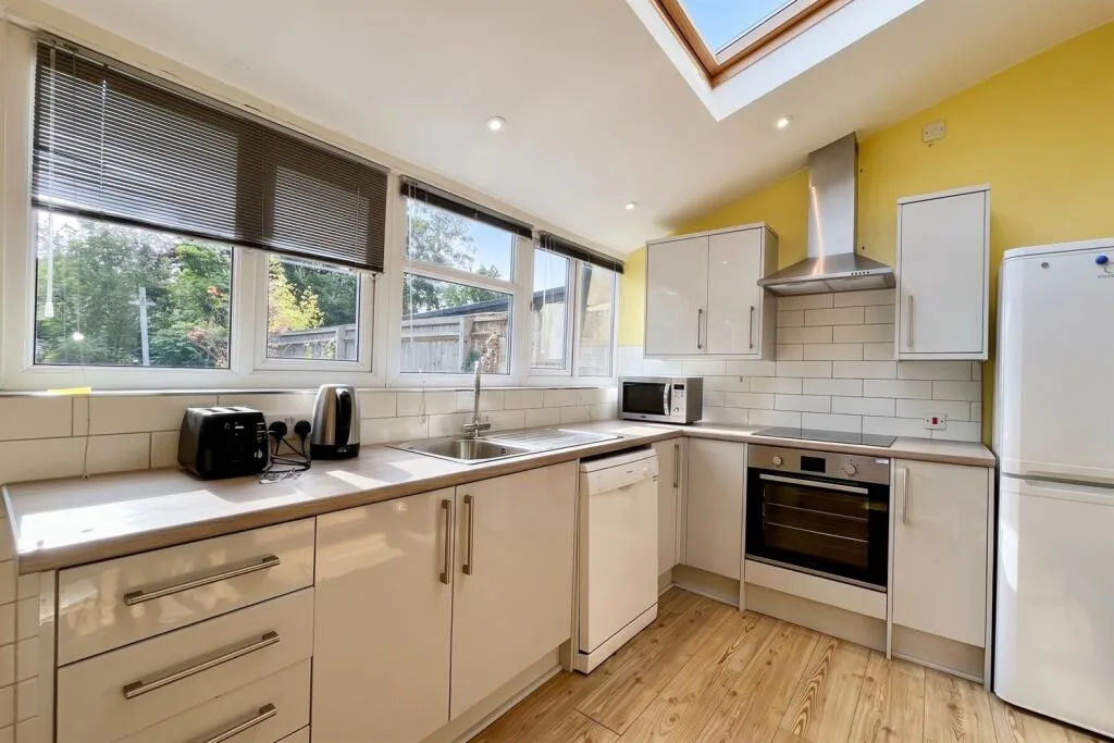 4 bedroom semi-detached house for rent