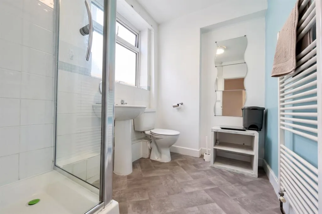 4 bedroom semi-detached house for rent