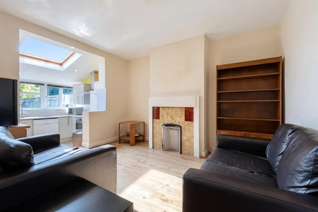 4 bedroom semi-detached house for rent