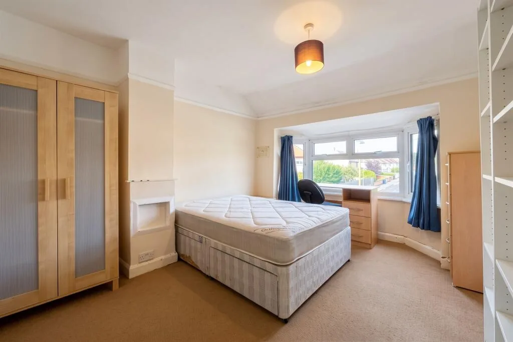 4 bedroom semi-detached house for rent