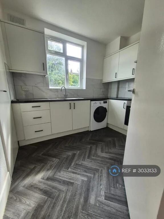 2 bedroom maisonette for rent