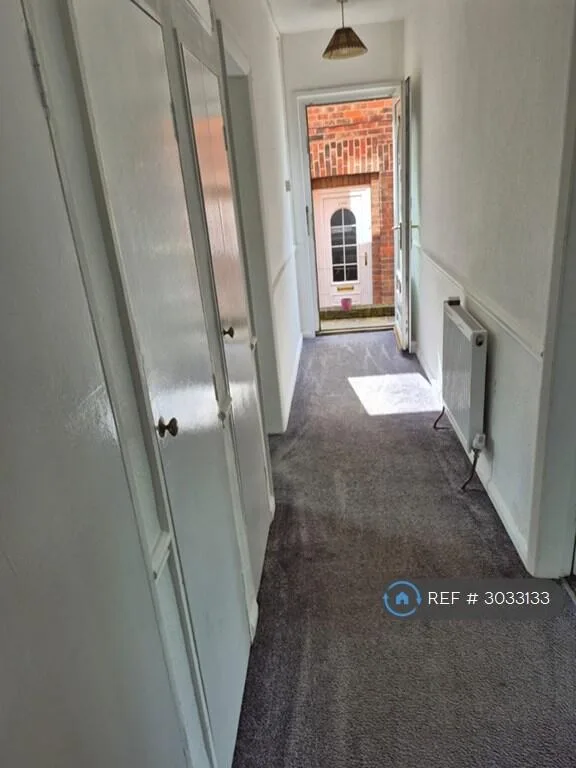 2 bedroom maisonette for rent