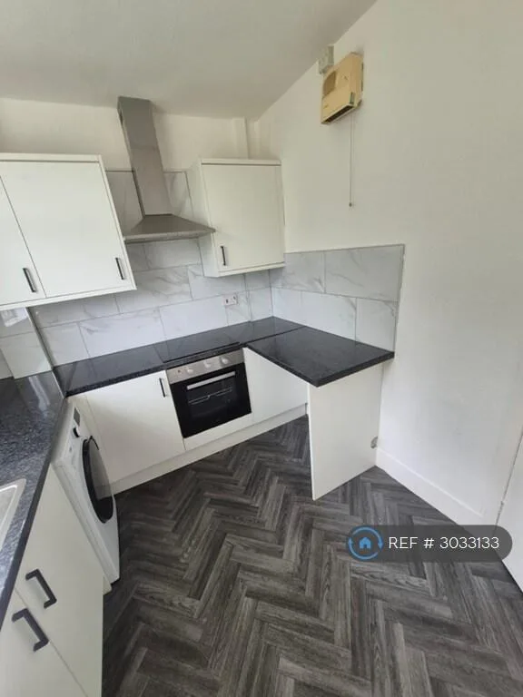 2 bedroom maisonette for rent