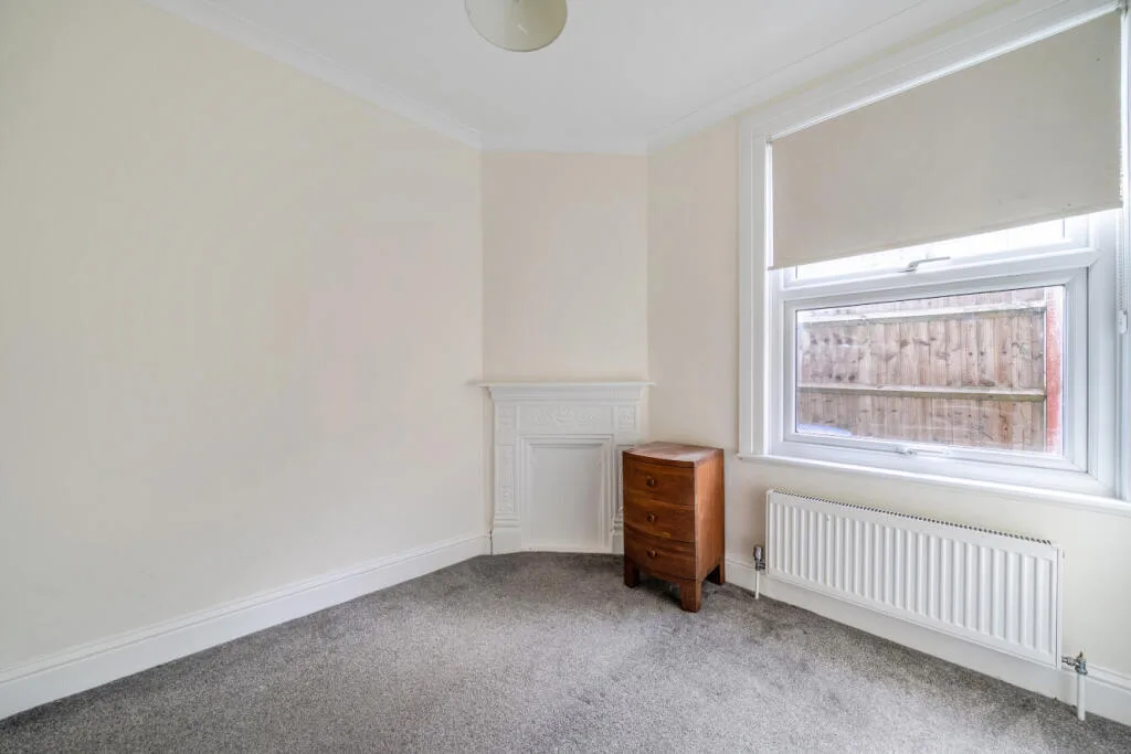 2 bedroom maisonette for rent