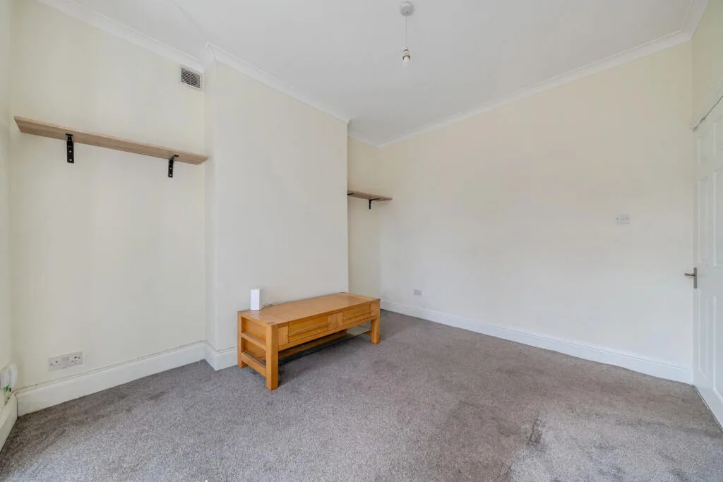 2 bedroom maisonette for rent