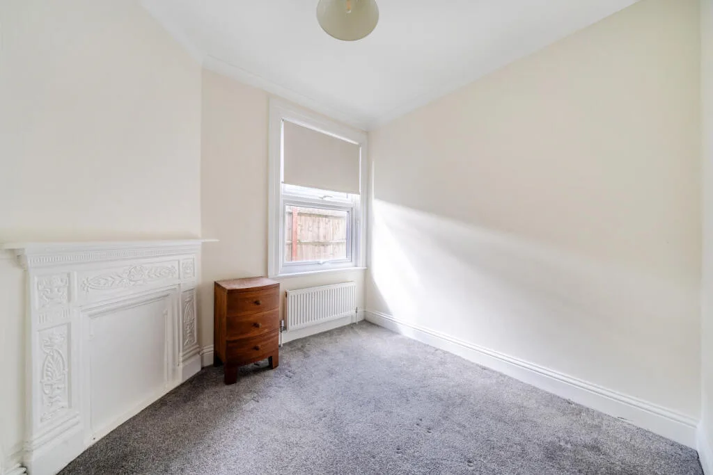 2 bedroom maisonette for rent