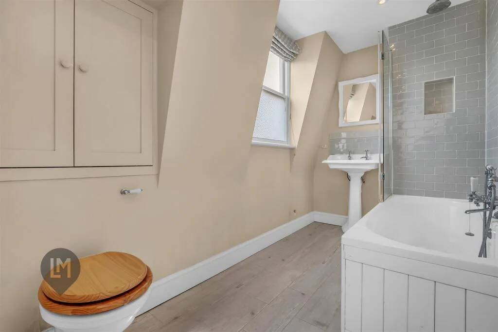 3 bedroom maisonette for rent