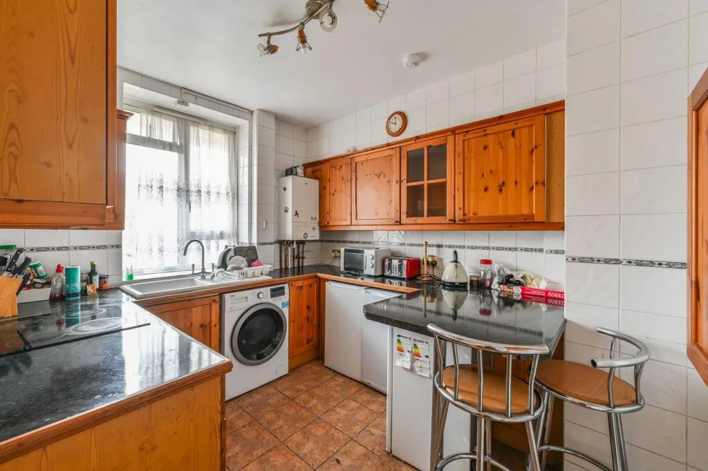 4 bedroom maisonette for rent