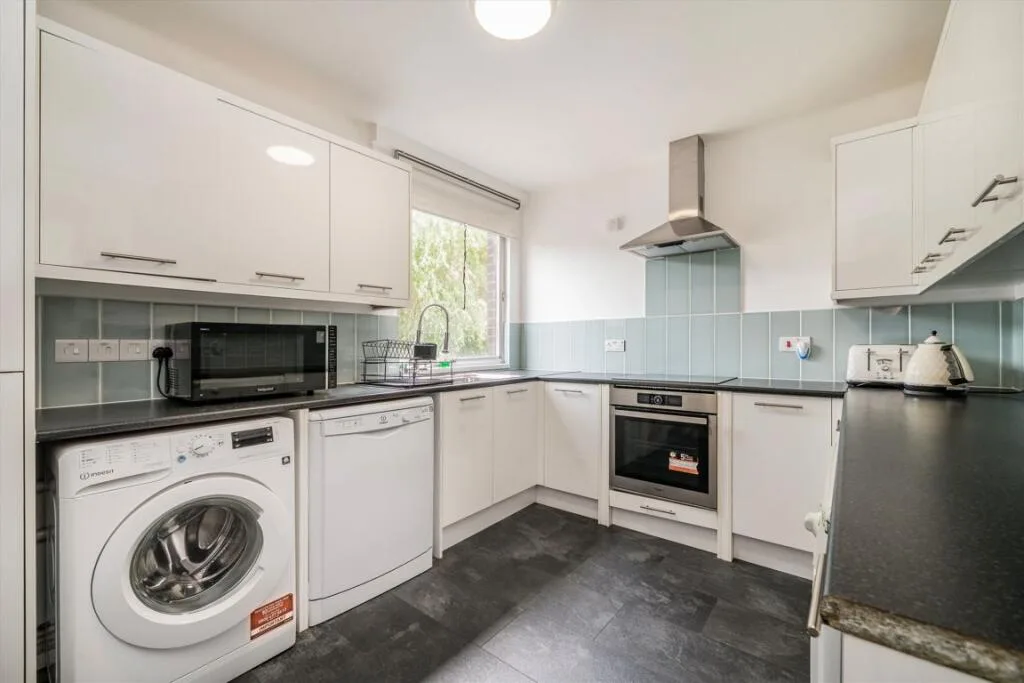 4 bedroom flat for rent