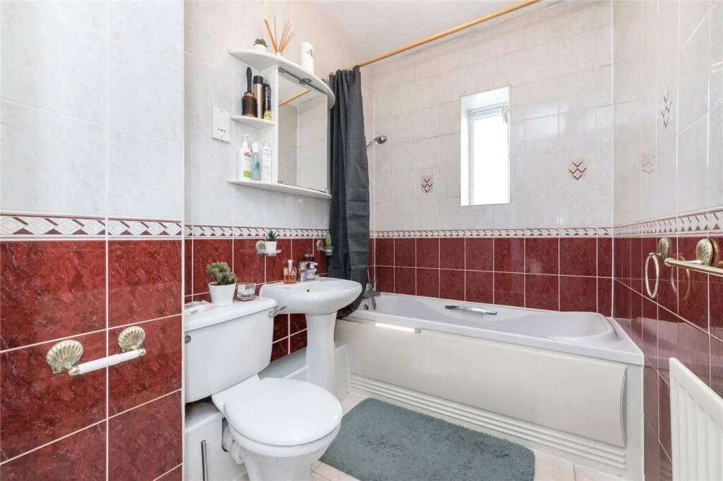 3 bedroom flat for rent