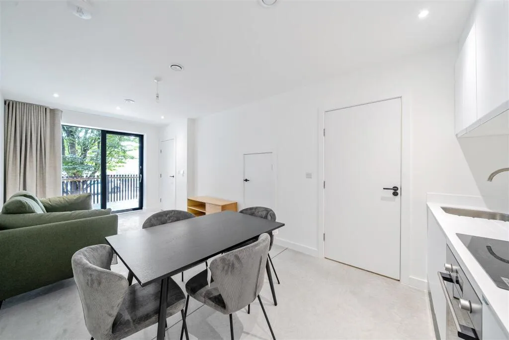 2 bedroom town house for rent