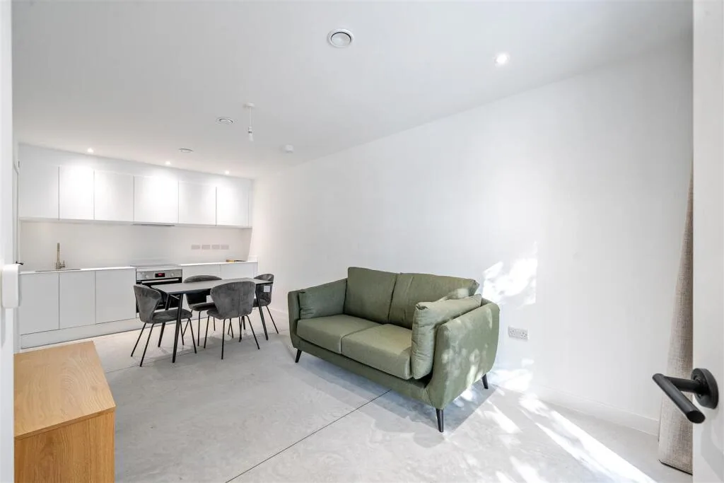 2 bedroom town house for rent