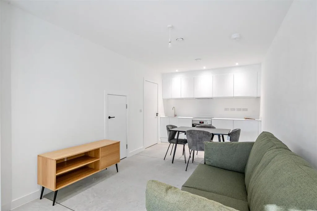 2 bedroom town house for rent