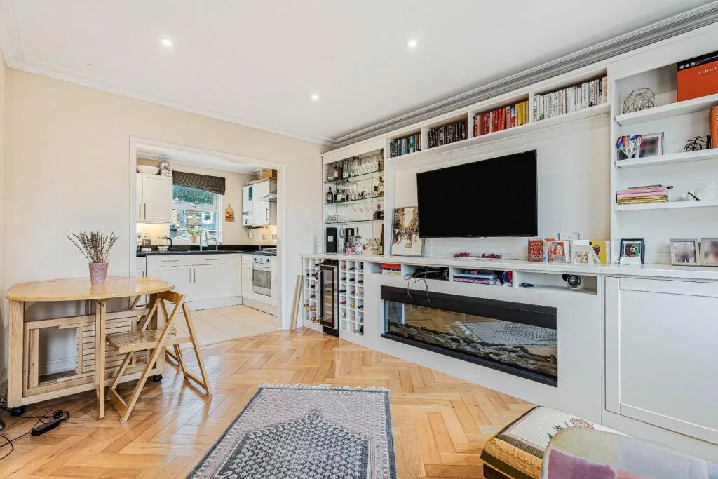 2 bedroom house for rent