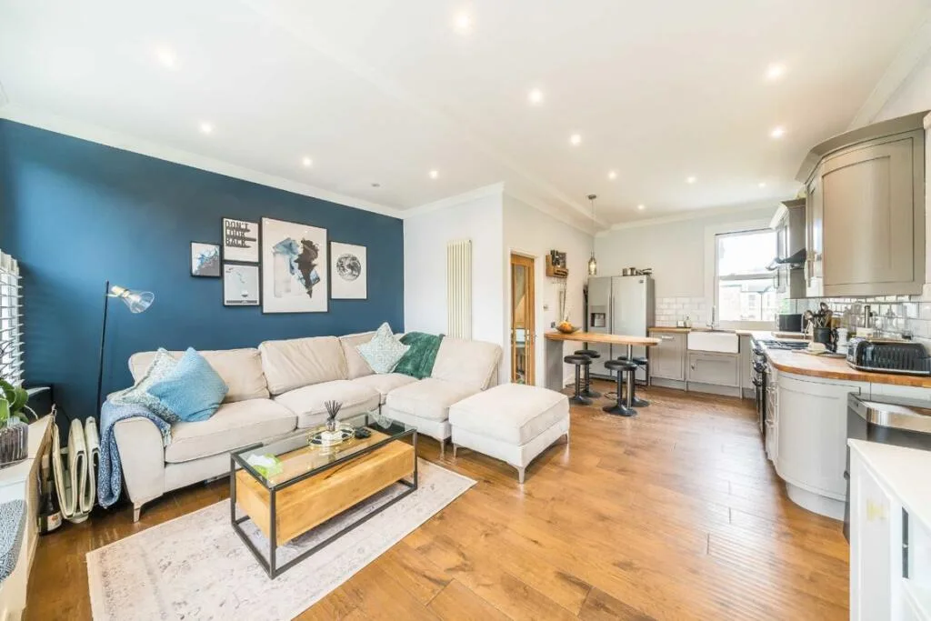 3 bedroom flat for rent