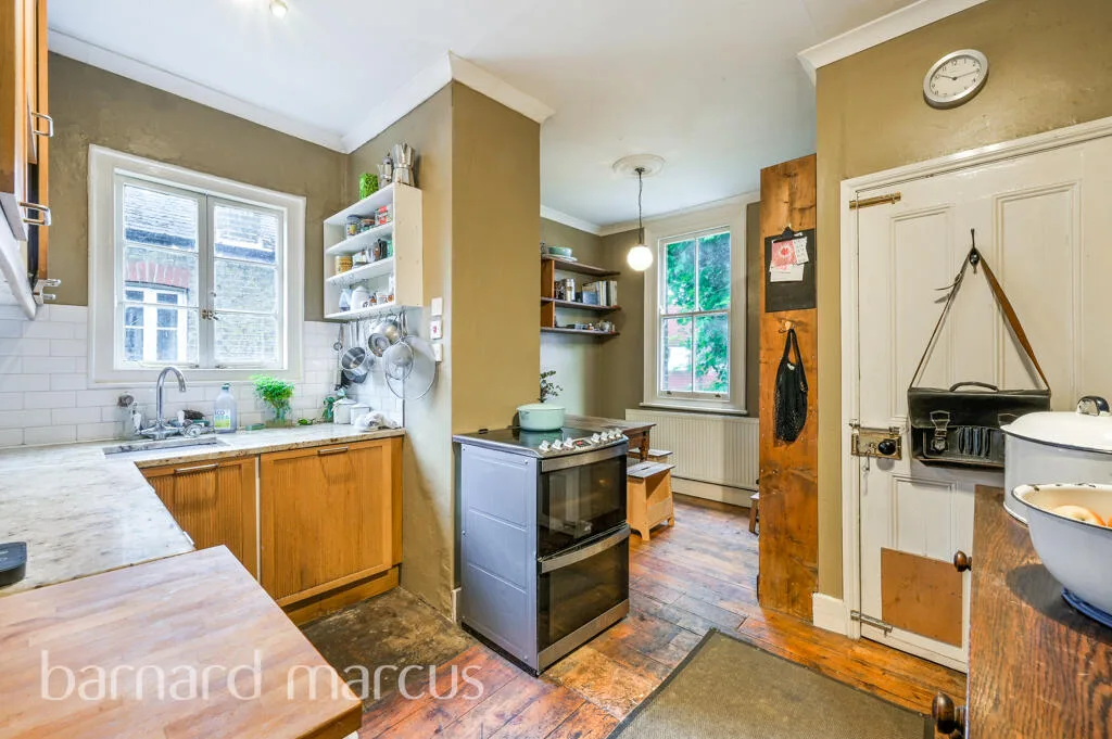 2 bedroom maisonette for rent