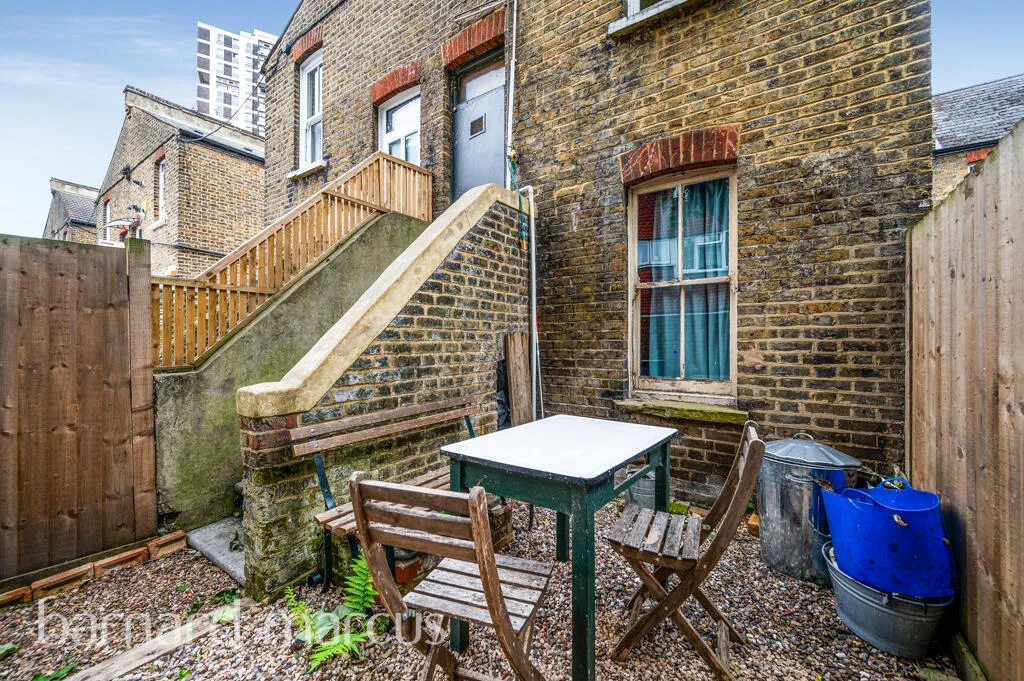 2 bedroom maisonette for rent