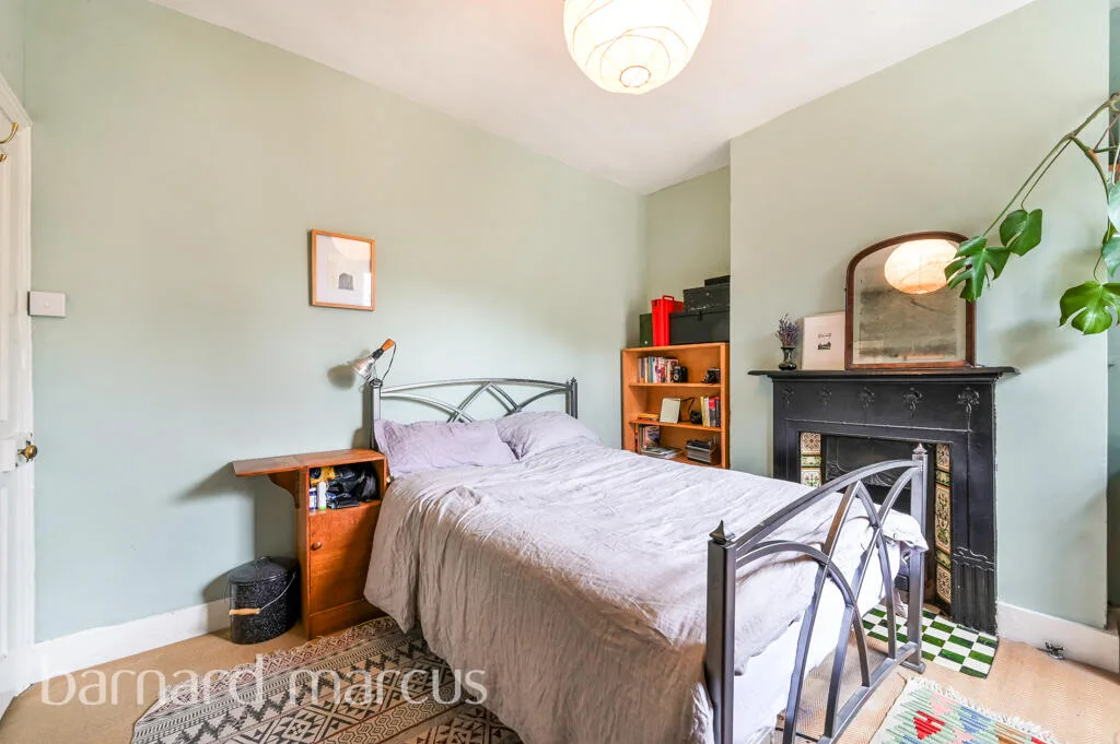 2 bedroom maisonette for rent