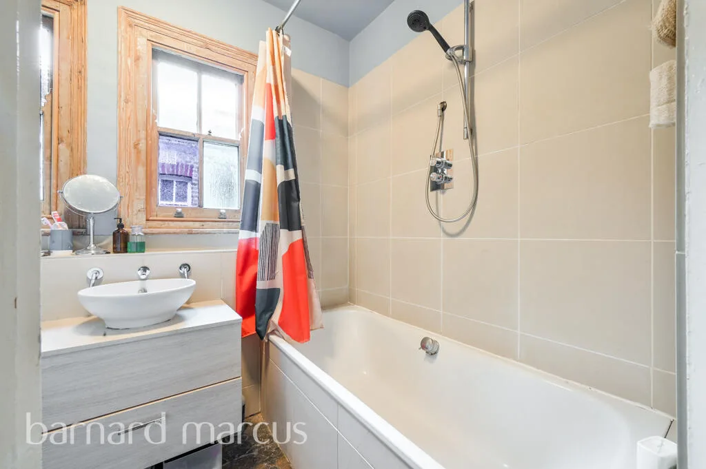 2 bedroom maisonette for rent