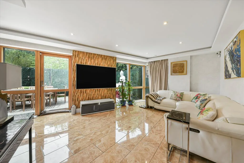 3 bedroom flat for rent