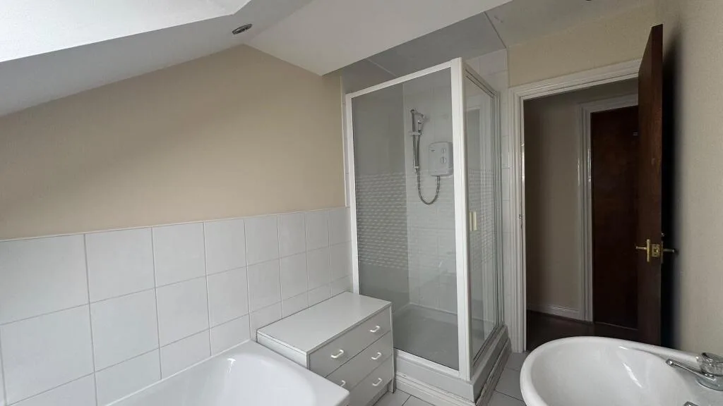 6 bedroom maisonette for rent