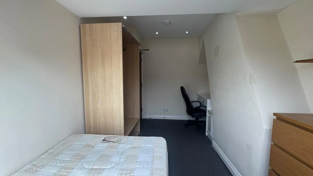 6 bedroom maisonette for rent