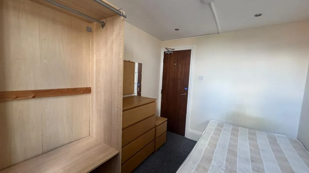 6 bedroom maisonette for rent