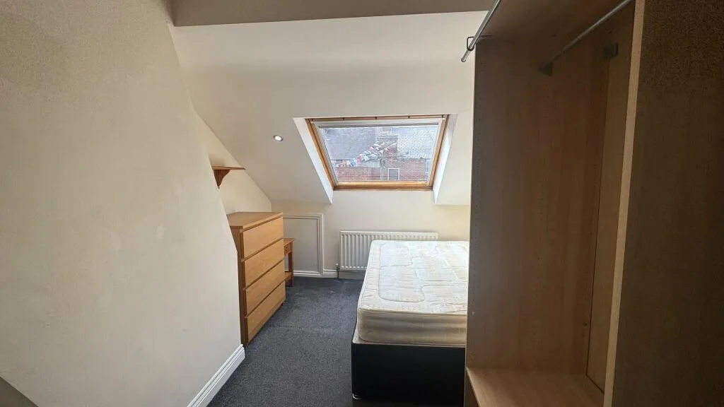 6 bedroom maisonette for rent