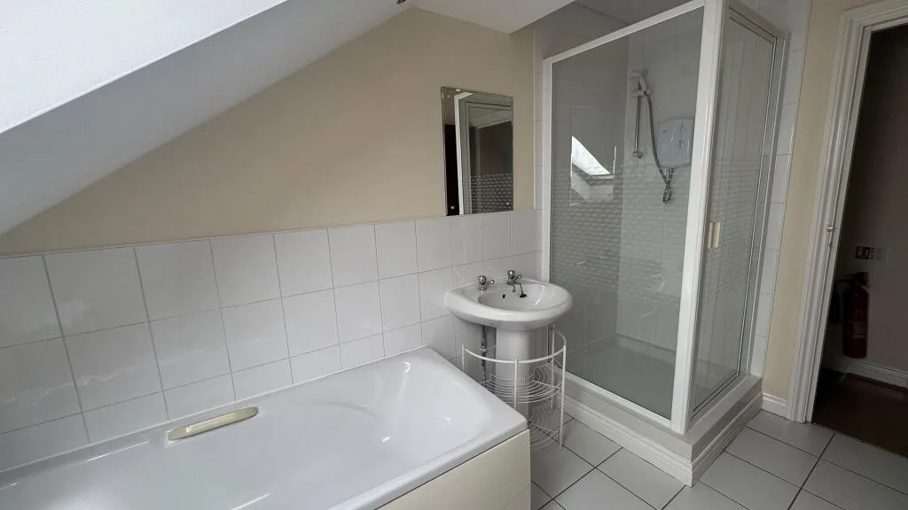 6 bedroom maisonette for rent
