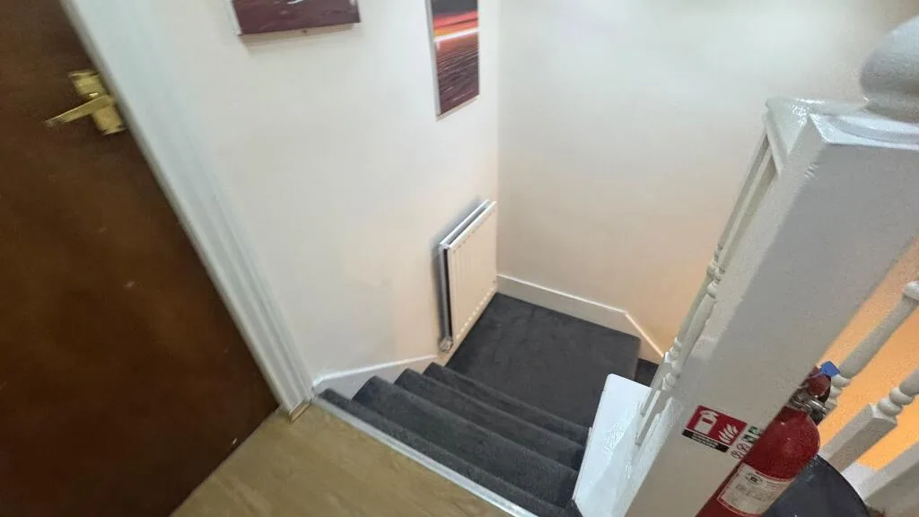 6 bedroom maisonette for rent