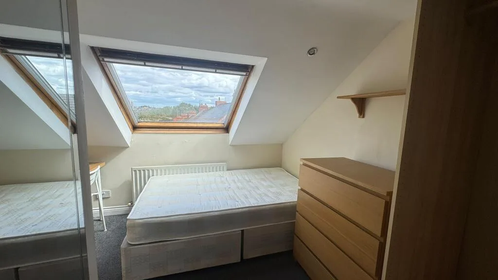 6 bedroom maisonette for rent
