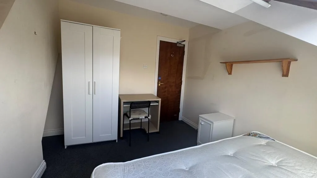 6 bedroom maisonette for rent
