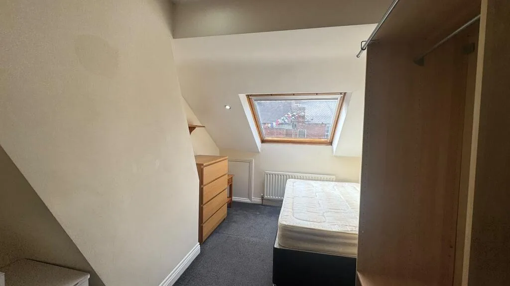 6 bedroom maisonette for rent