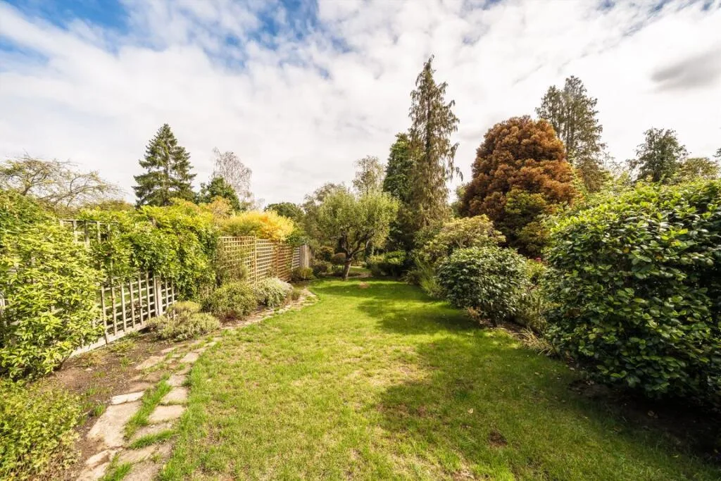 5 bedroom terraced house for rent