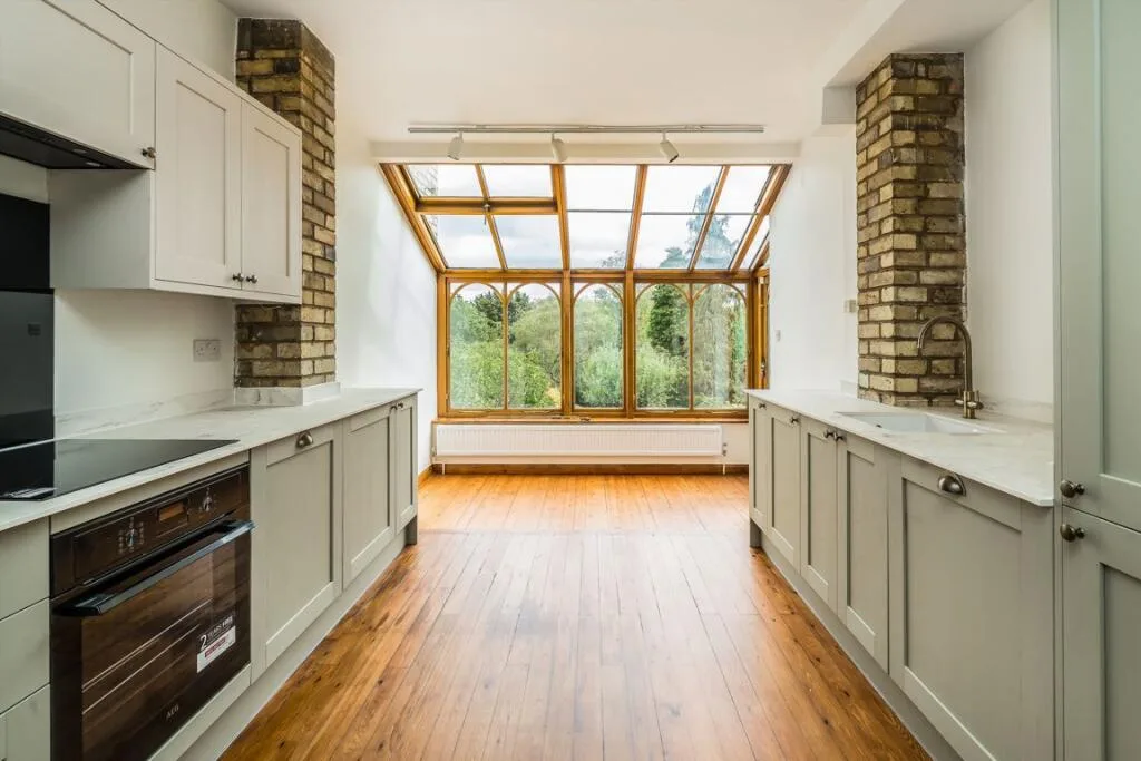 5 bedroom terraced house for rent