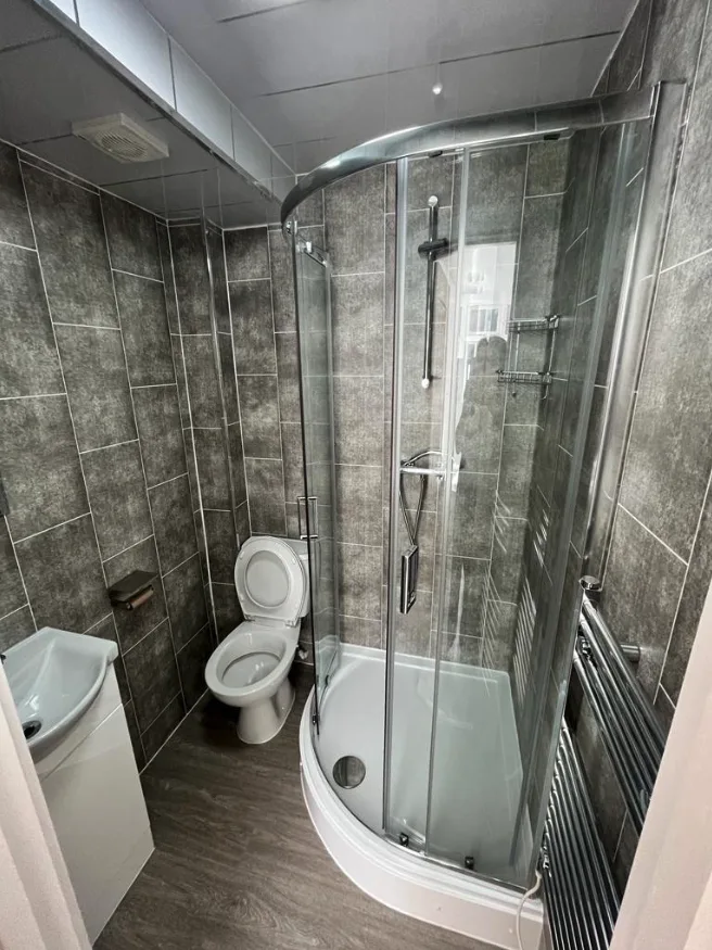 5 bedroom terraced house for rent
