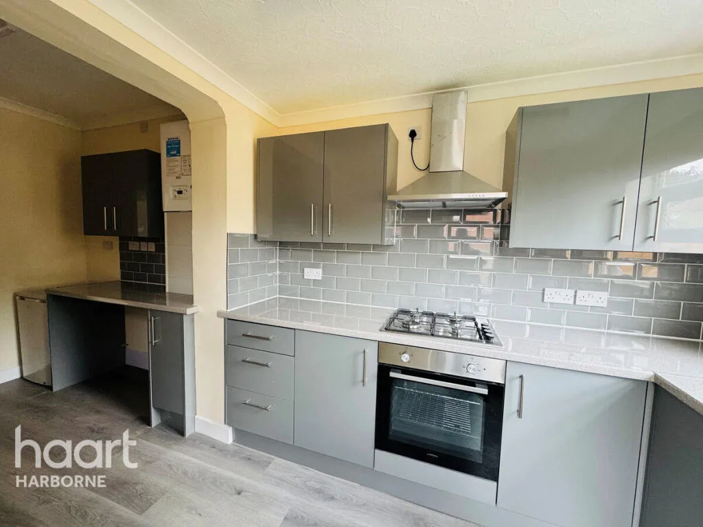 3 bedroom semi-detached house for rent